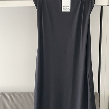 Vestito nero con spalline aderente