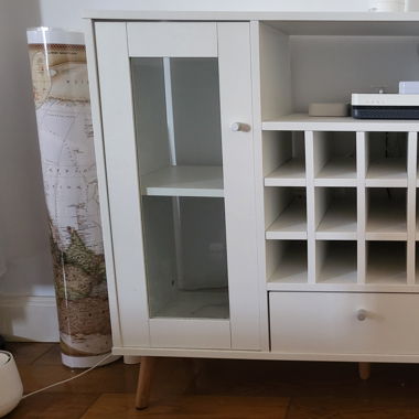 Étagère avec porte-bouteilles 