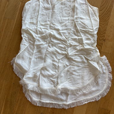Weisses Damen-Dress mit Fransen