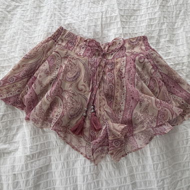 Shorts en chiffon à fleurs avec volants