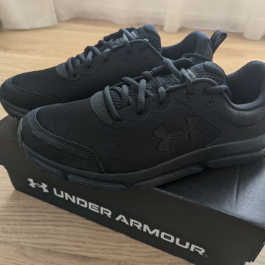 Chaussures de sport Under Armour Gr. 44 neu Sneaker