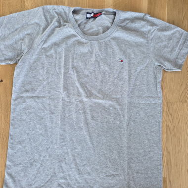 Grey Tommy Hilfiger T-shirt