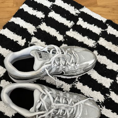 nike shoes silver