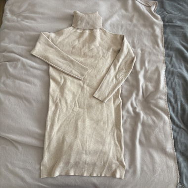 Beige Rollkragenkleid