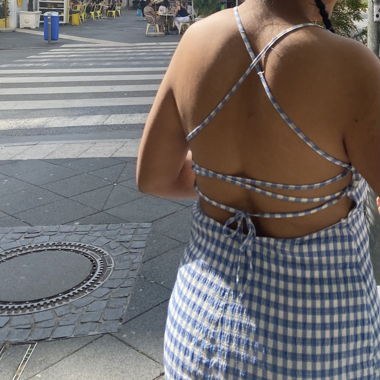 Kleid mit schönem Rücken