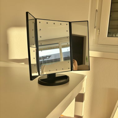 Dreifach-Kosmetikspiegel mit Licht