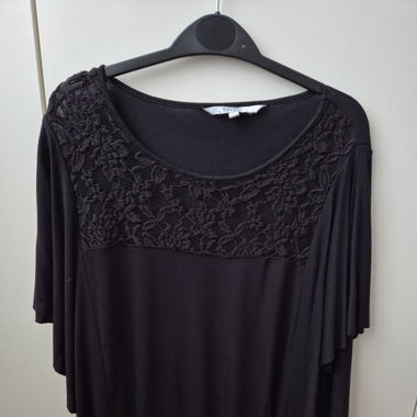 Schwarzes Shirt