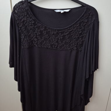 Schwarzes Shirt