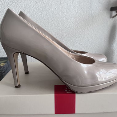 Escarpins Högl en cuir verni beige