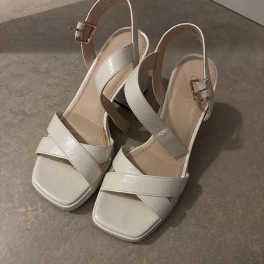 Sandalen mit breitem Absatz