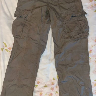 Low-waist cargo pants