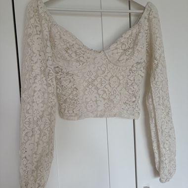 Haut en dentelle style ancien