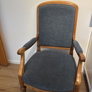 Upholstered armchair with armrests