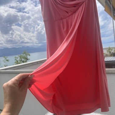 Robe rose one shoulder