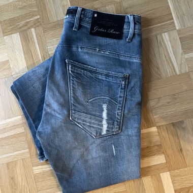G-Star Raw Baggy Jeans with stylish worn-out hole