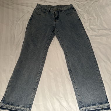 Graue Straight-Leg Flared Jeans 