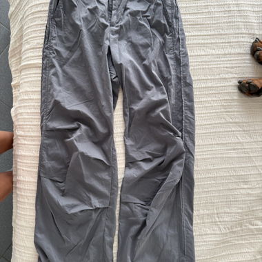 Pantaloni parachute in nylon leggero Zara