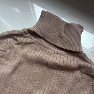 Pull col roulé beige 