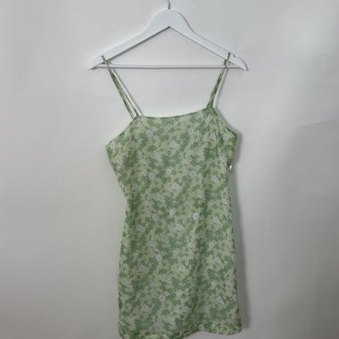 Grünes Blumen-Spaghetti-Sommerkleid