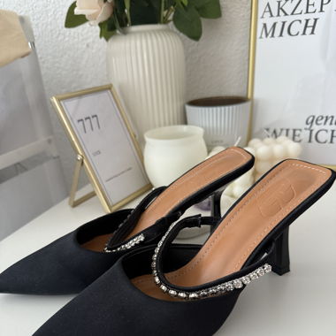 Kitten Heel