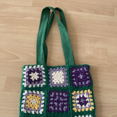 Gehäckelte tasche