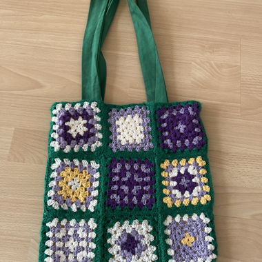 Gehäckelte tasche