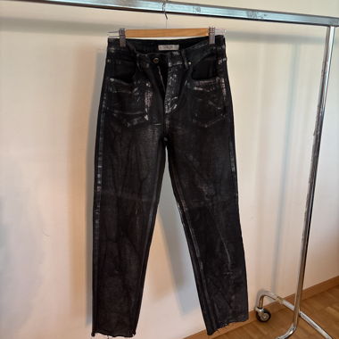 Black High-Waist Jeans