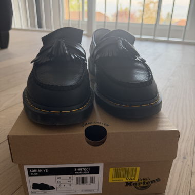 Scarpe mocassino Adrian nere Dr. Martens