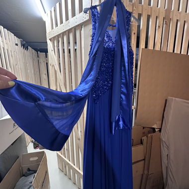 Robe de soirée bleue à paillettes