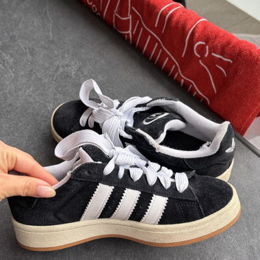 Black Adidas Campus Sneakers