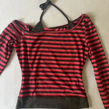 Top a righe rosso e rosa