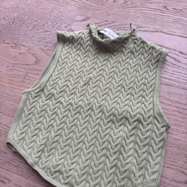 Top smanicato in maglia verde Bershka