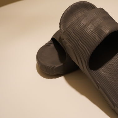 Originale Addidas Schlappen (grau)