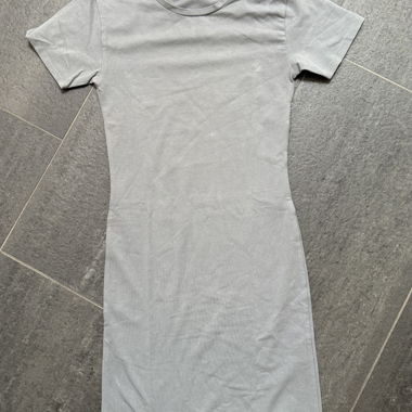 Graues Kleid
