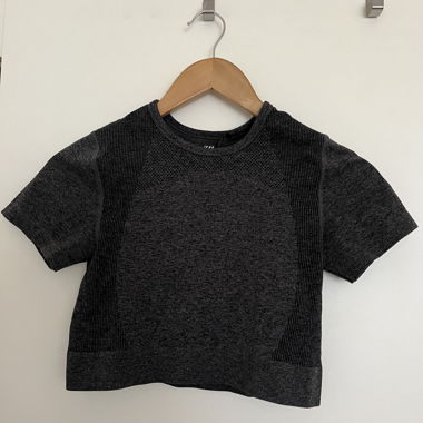 Crop-top sportivo grigio
