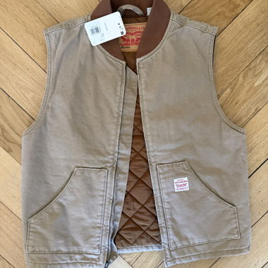 Levi’s beige quilted sleeveless gilet