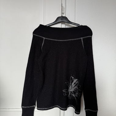 y2k maglione nero spalle scoperte