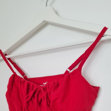 Top in Rot, mit Schleife