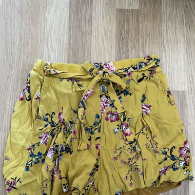 Blumige Shorts