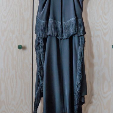 Abito a spalline nero con frange in seta Derek Lam