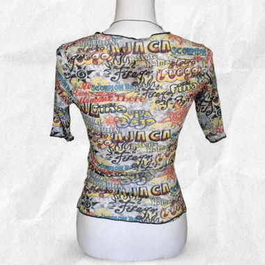 Y2K Mesh Grafik Top – „Scorpion Bai“ Print