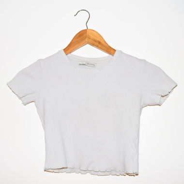 T-shirt blanc près du corps 