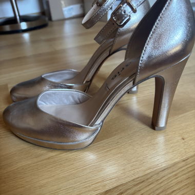 Goldene Tamaris Schuhe Grösse 38