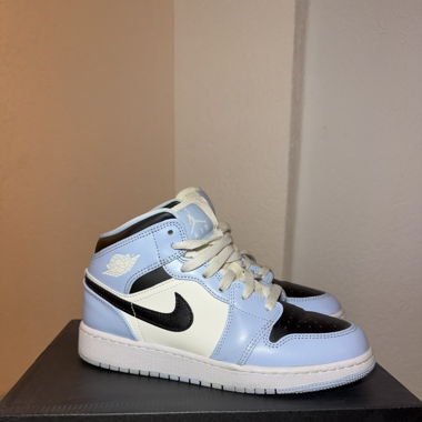 Jordan 1 mid ice blue