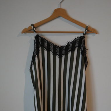 Top estivo con pizzo