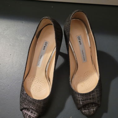Of'em schwarze High Heels mit offenem Zeh