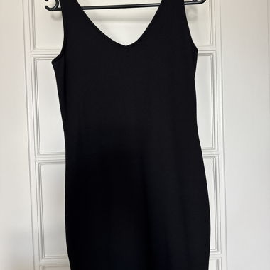 Schwarzes Kleid
