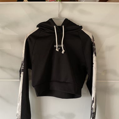 Bauchfreier Kaputzenpullover