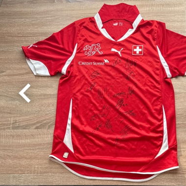 Schweiz Trikot in Grösse M mit Unterschriften