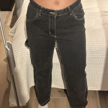 Jeans nero con cucitura bianca